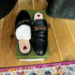 Gucci Women’s Black Leather Loafer Slipper